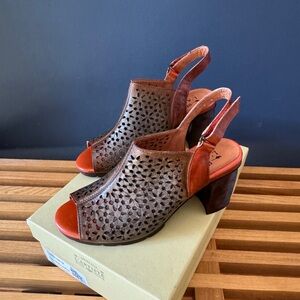 New in box, L’artiste “Tammie” heeled sandals.